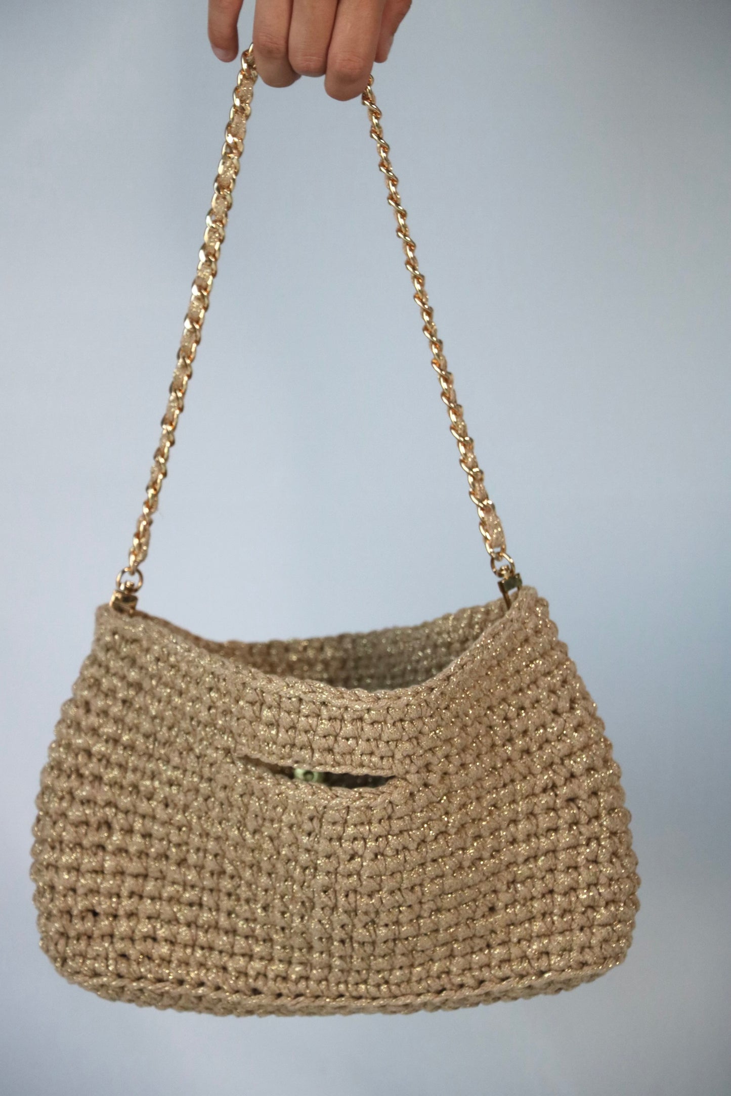Sac en crochet doré à paillettes